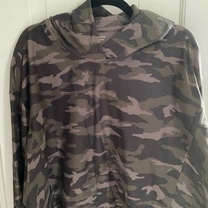 Hooded Camo sweatshirt Size L